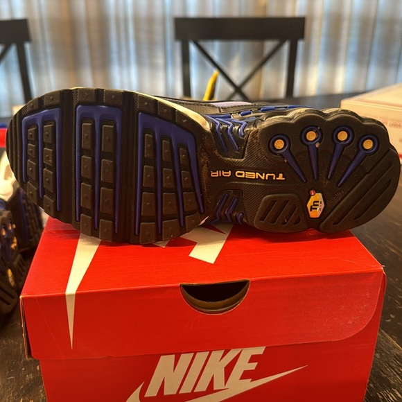 NIKE AIR MAX PLUS III YOUTH 5.5 - Picture 7 of 7